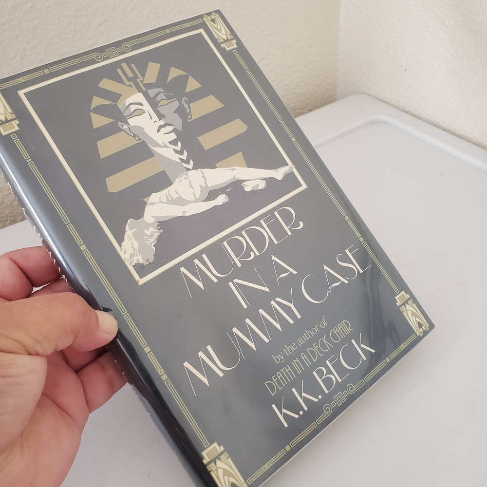 Murder in a Mummy Case K.K. Beck Hardcover 1986 1st Edition Mystery Iris Cooper